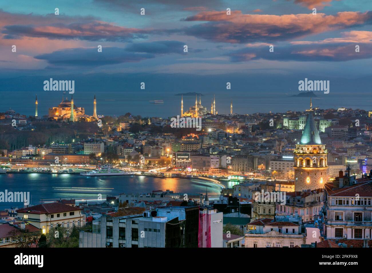 Istanbul bei Nacht, Türkei Stockfoto