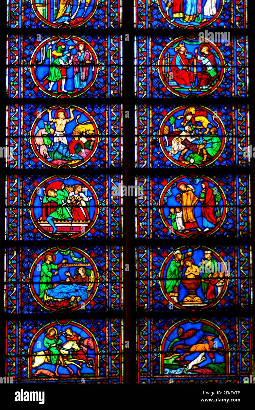 Buntglasfenster in Notre-Dame de Paris, Paris, Frankreich Stockfoto