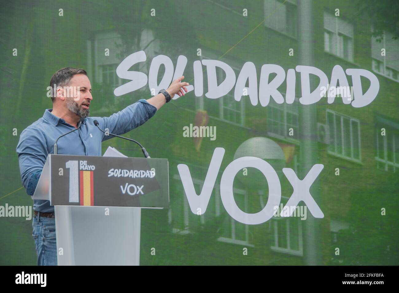 Auf dem Bild der Hauptführer der Vox-Partei, Santiago Abascal. Die Partei von Santiago Abascal leitet seit mehr als einem Jahr ihre Reden, um den Wähler der Volksklasse zu verführen. In dieser Strategie haben sie sich letzten Sommer für die Schaffung einer eigenen Gewerkschaft entschieden, um diesen Kampf zu vertreten, um die Stimmen der Arbeiter gegen die linken Formationen zu bestreiten. Jetzt und nach ein paar diskreten ersten Monaten steht die Organisation vor ihrem ersten Labour Day mit dem Ziel, den traditionellen linken Gewerkschaftskräften Platz zu rauben. Es hat Mobilisierungen in fast allen Provinzhauptstädten des Landes genannt, obwohl der Hauptakt Stockfoto