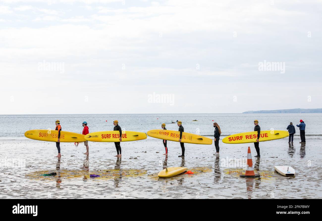 Garrylucas, Cork, Irland. Mai 2021. Mehr als sechzig Teilnehmer durchliefen die letzten Open-Water-Tests, die von Water Safety Ireland und Cork County Council am Garrylucas Beach, Co. Cork, Irland, organisiert wurden.- Credit; David Creedon / Alamy Live News Stockfoto