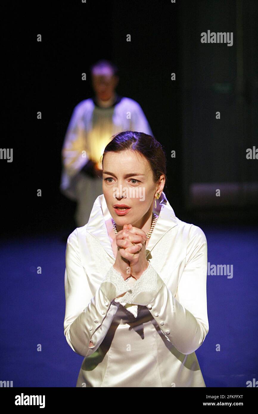 Olivia Williams (Beatrice-Joanna) in THE CHANGELING by Middleton & Rowley at BITE:06, Barbican Theatre, London EC2 15/05/2006 A Cheek by jowl / Les Gemeaux / Sceaux / Scene Nationale: Grand Theatre de Luxembourg Co-Produktion Design: Nick Ormerod Beleuchtung: Judith Greenwood Bewegung: Jane Gibson Kämpfe: Terry King Regie: Declan Donnellan Stockfoto