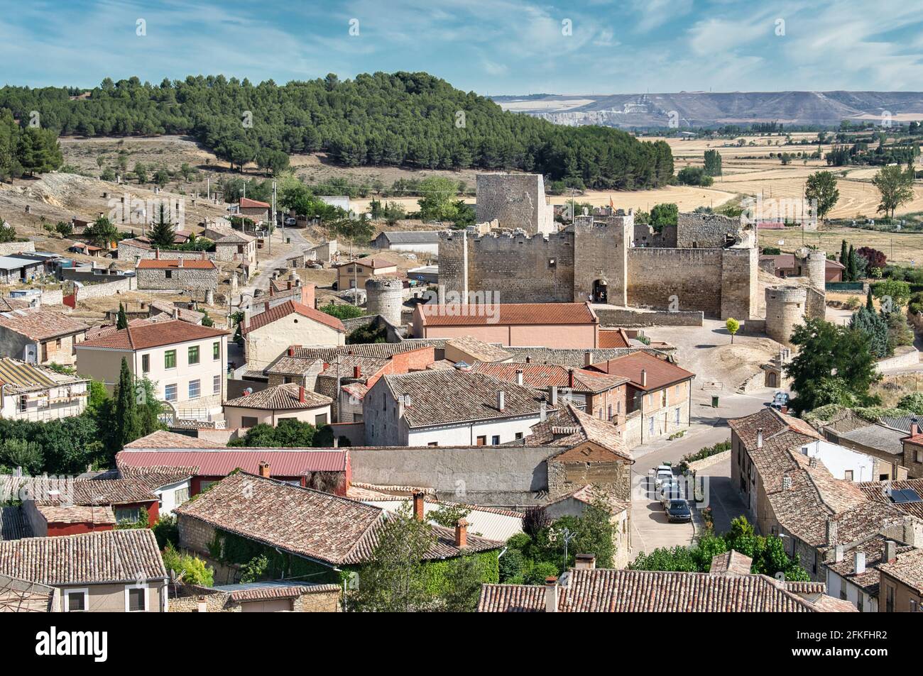 Schöne Aussicht auf mittelalterliche Häuser in kastilischen Stadt bei Trigueros del Valle, Spanien Stockfoto