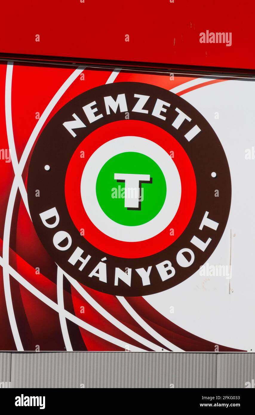 Nemzeti Dohanybolt (National Tobacco Shop) Logo an der Wand, Nahaufnahme, Sopron, Ungarn Stockfoto