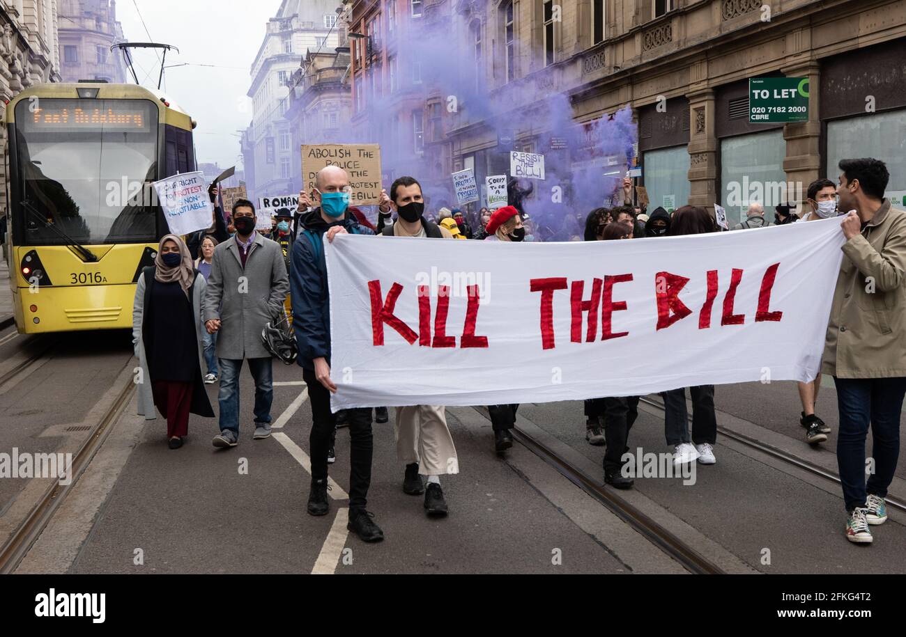 Manchester UK, 1. Mai 2021, Kill the Bill. Der Protest begann auf dem Petersplatz in Manchester. Die Demonstranten protestieren gegen die Gesetzgebung der Regierung, die darauf abzielt, störende Proteste in Großbritannien zu bedämmern. Bildnachweis: Garyroberts Stockfoto