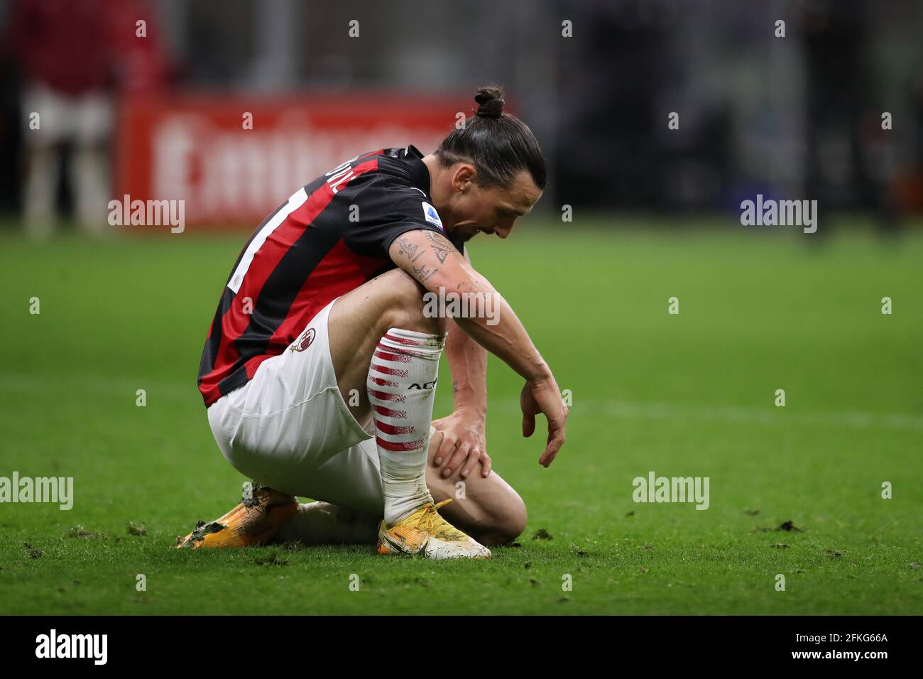 Mailand, Italien, 1. Mai 2021. Zlatan Ibrahimovic vom AC Mailand zieht beim Spiel der Serie A in Giuseppe Meazza, Mailand, an. Bildnachweis sollte lauten: Jonathan Moscrop / Sportimage Kredit: Sportimage/Alamy Live News Stockfoto