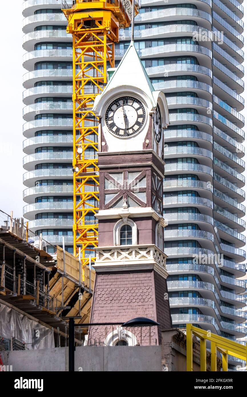 Der Uhrenturm an der 484 Yonge Street, ehemals der Turm der Feuerwache Nr. 3 in TORONTO, KANADA Stockfoto