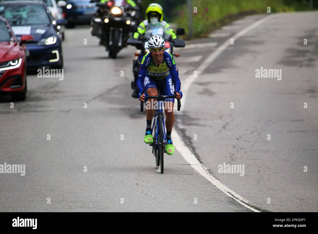 Pola De Lena, Spanien. April 2021. FIGAREDO, SPANIEN: Der GIOS-Radfahrer Jose Manuel Gutiérrez (127) allein während der 1. Etappe der Vuelta a Asturias zwischen Oviedo und Pola de Lena, Spanien, am 30. April 2021. (Foto von Alberto Brevers/Pacific Press/Sipa USA) Quelle: SIPA USA/Alamy Live News Stockfoto