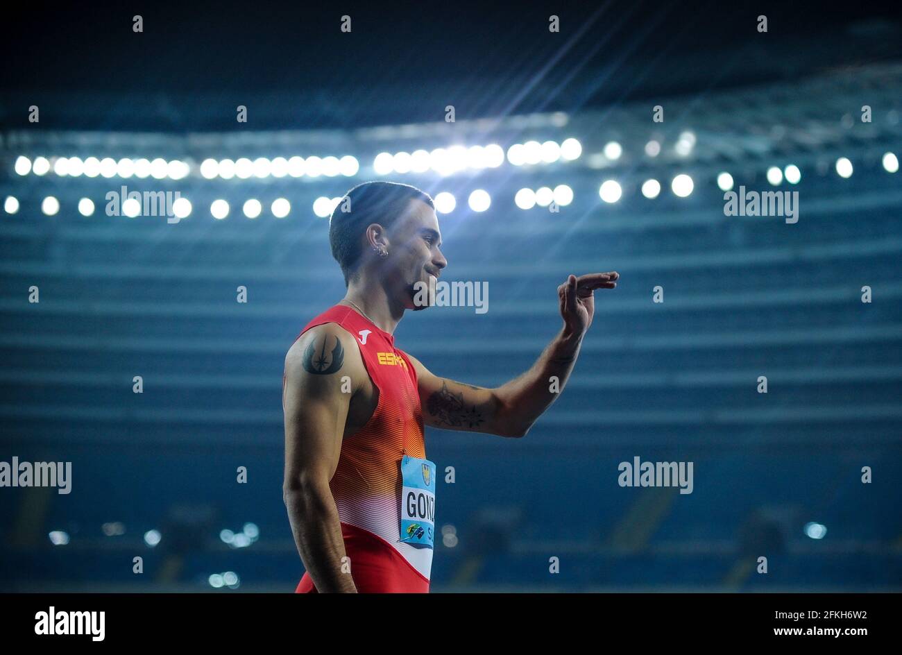 Chorzow, Polan. Mai 2021. José Gonzales aus Spanien reagiert während der 4x100 Meter langen Staffel der Leichtathletik-Weltrelais Silesia21 in Chorzow, Polan, 1. Mai 2021. Quelle: Rafal Rusek/Xinhua/Alamy Live News Stockfoto