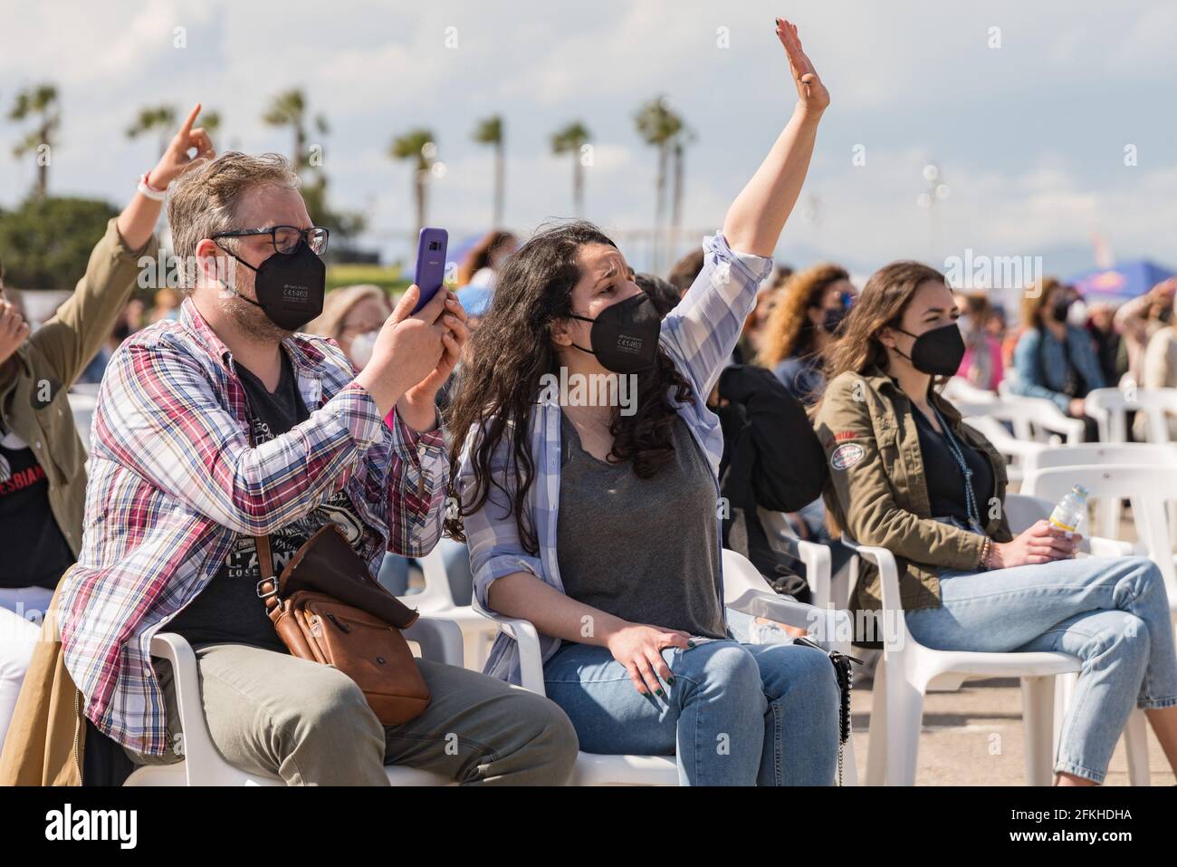 Valencia, Spanien. Mai 2021. Menschen mit Gesichtsmasken besuchen die Konzerte von Nits al Carme im Auditorio Marina Sur in La Marina de Valencia. Kredit: SOPA Images Limited/Alamy Live Nachrichten Stockfoto