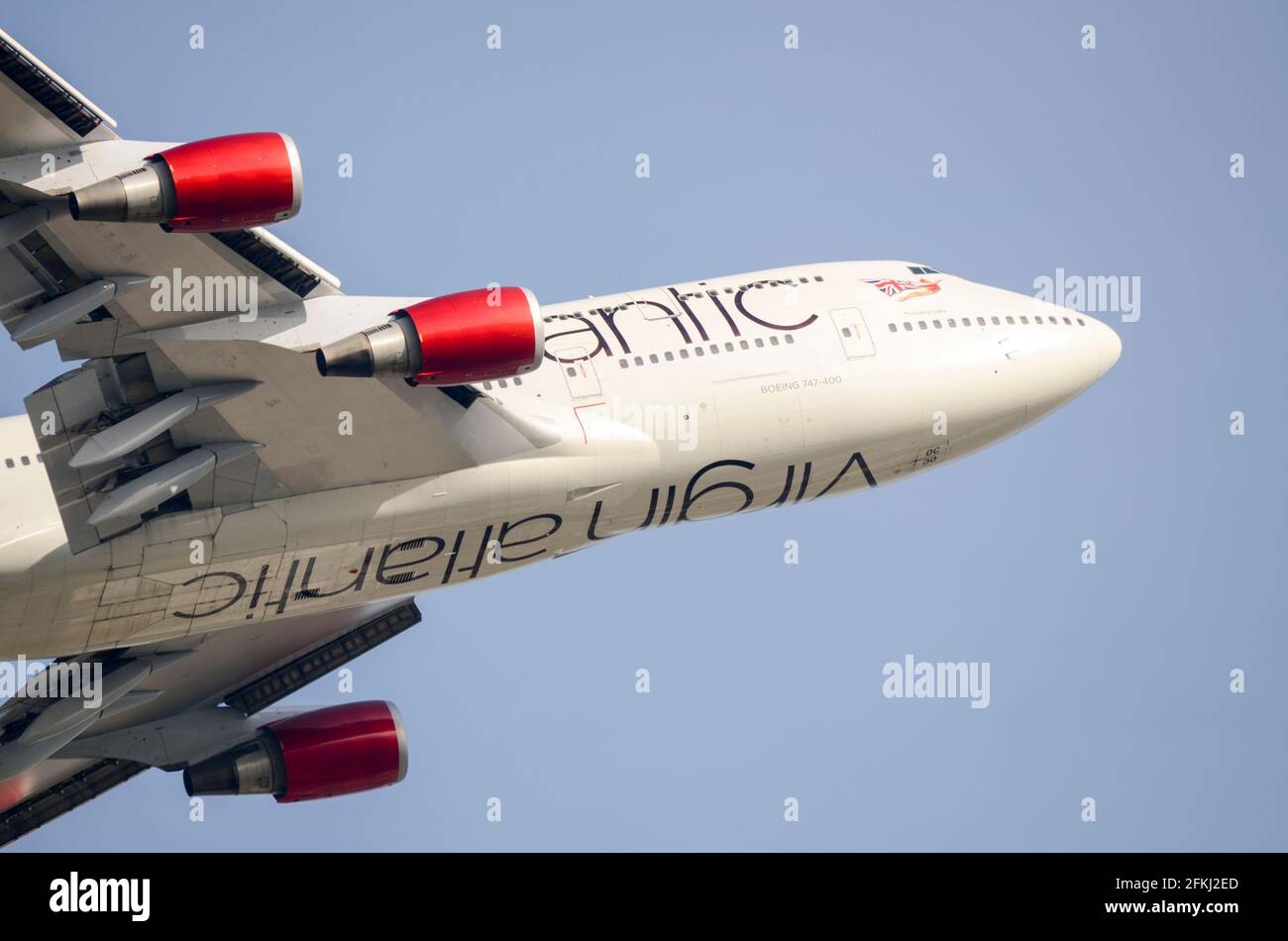 Virgin Atlantic Airways Boeing 747 Jumbo Jet-Linienflugzeug G-VROC, das vom Flughafen London Heathrow, Großbritannien, abfliegt. Name: Mustang Sally. Wegklettern Stockfoto