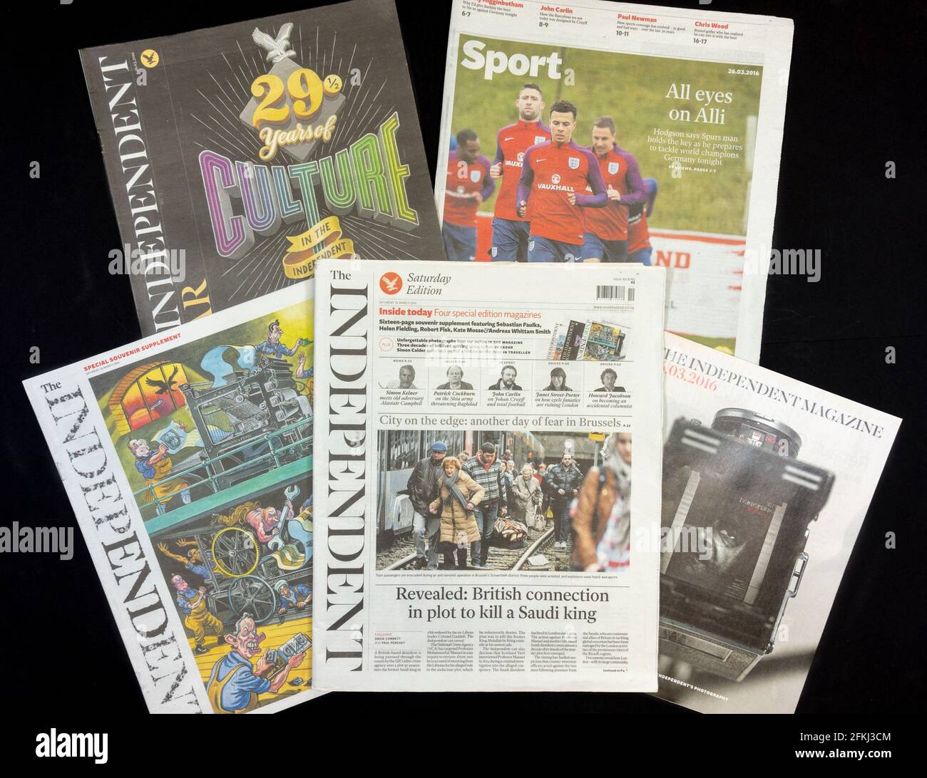 THV verschiedene Abschnitte der letzten gedruckten Ausgabe der unabhängigen Zeitung am Samstag, 26. März 2016. Stockfoto