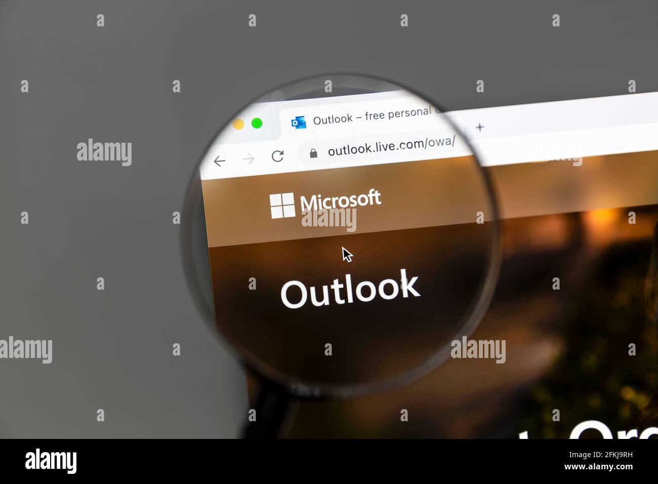 Ostersund, Schweden - 9. März 2021: Microsoft Outlook Website.. Microsoft Outlook ist ein Personal Information Manager von Microsoft. Stockfoto