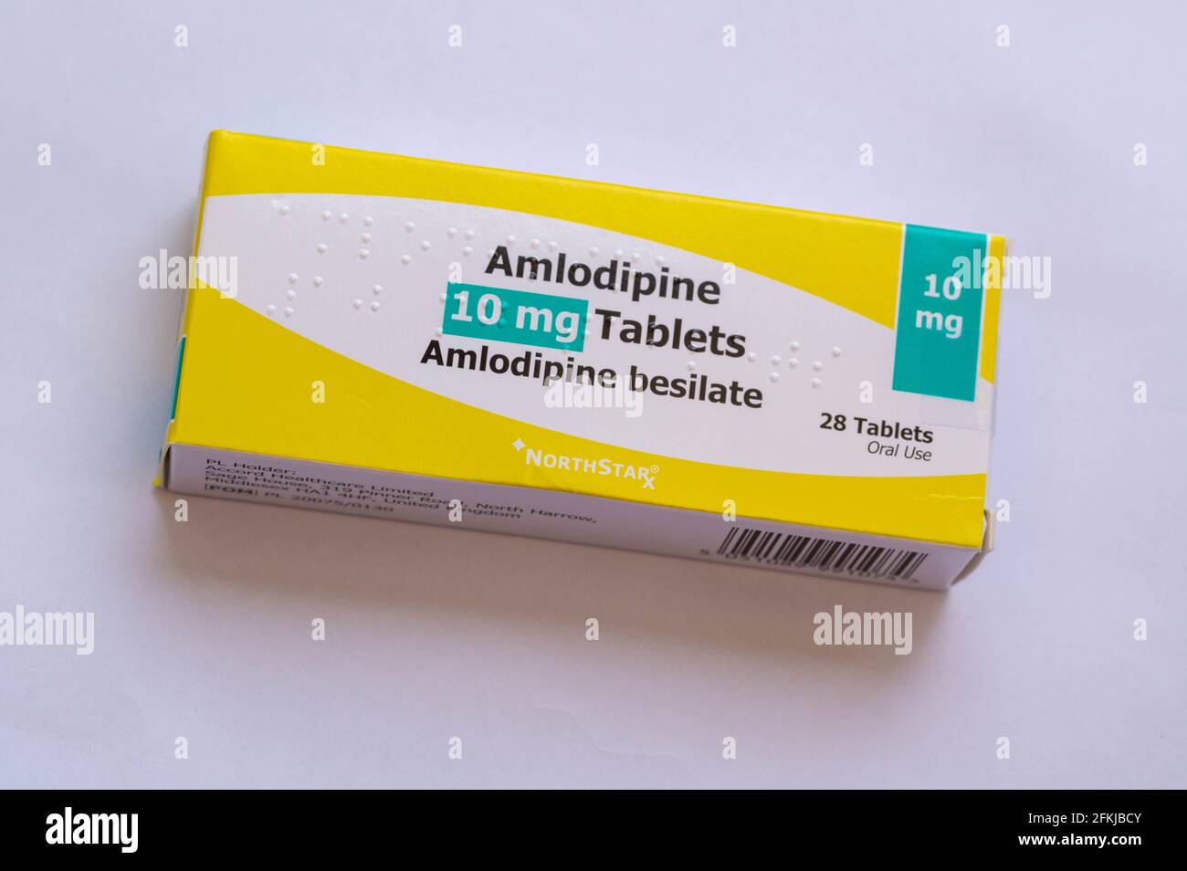 Abbildung einer Schachtel Amlodipin 10 Mikrogramm Tabletten zur Behandlung von Bluthochdruck und Hypertension. Stockfoto