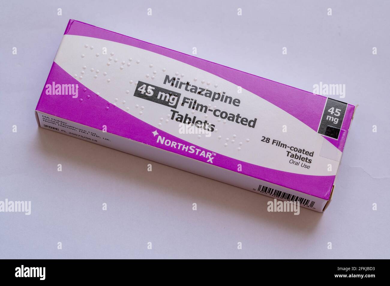 Abbildung einer Schachtel mit 45 Mikrogramm Mirtazpin-Tabletten zur Behandlung von Depressionen und manchmal Zwangsstörungen sowie Angststörungen. Stockfoto