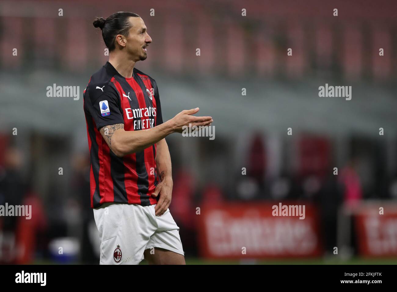 Mailand, Italien, 1. Mai 2021. Zlatan Ibrahimovic vom AC Mailand reagiert während des Serie-A-Spiels bei Giuseppe Meazza, Mailand. Bildnachweis sollte lauten: Jonathan Moscrop / Sportimage Kredit: Sportimage/Alamy Live News Stockfoto