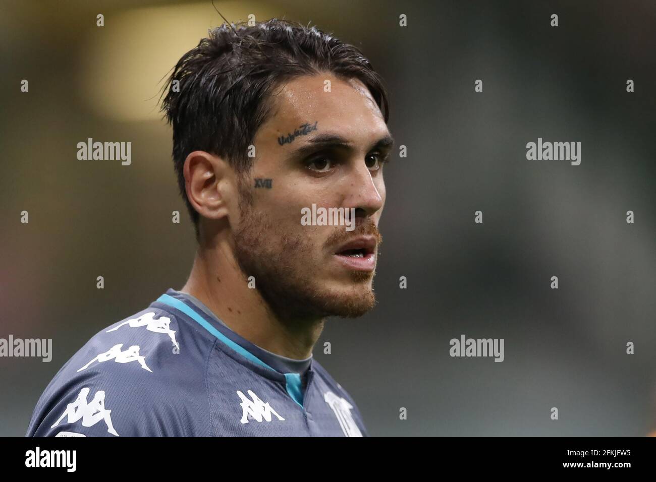 Mailand, Italien, 1. Mai 2021. Nicolas Viola von Benevento Calcio schaut während des Serie-A-Spiels bei Giuseppe Meazza, Mailand, nach. Bildnachweis sollte lauten: Jonathan Moscrop / Sportimage Kredit: Sportimage/Alamy Live News Stockfoto