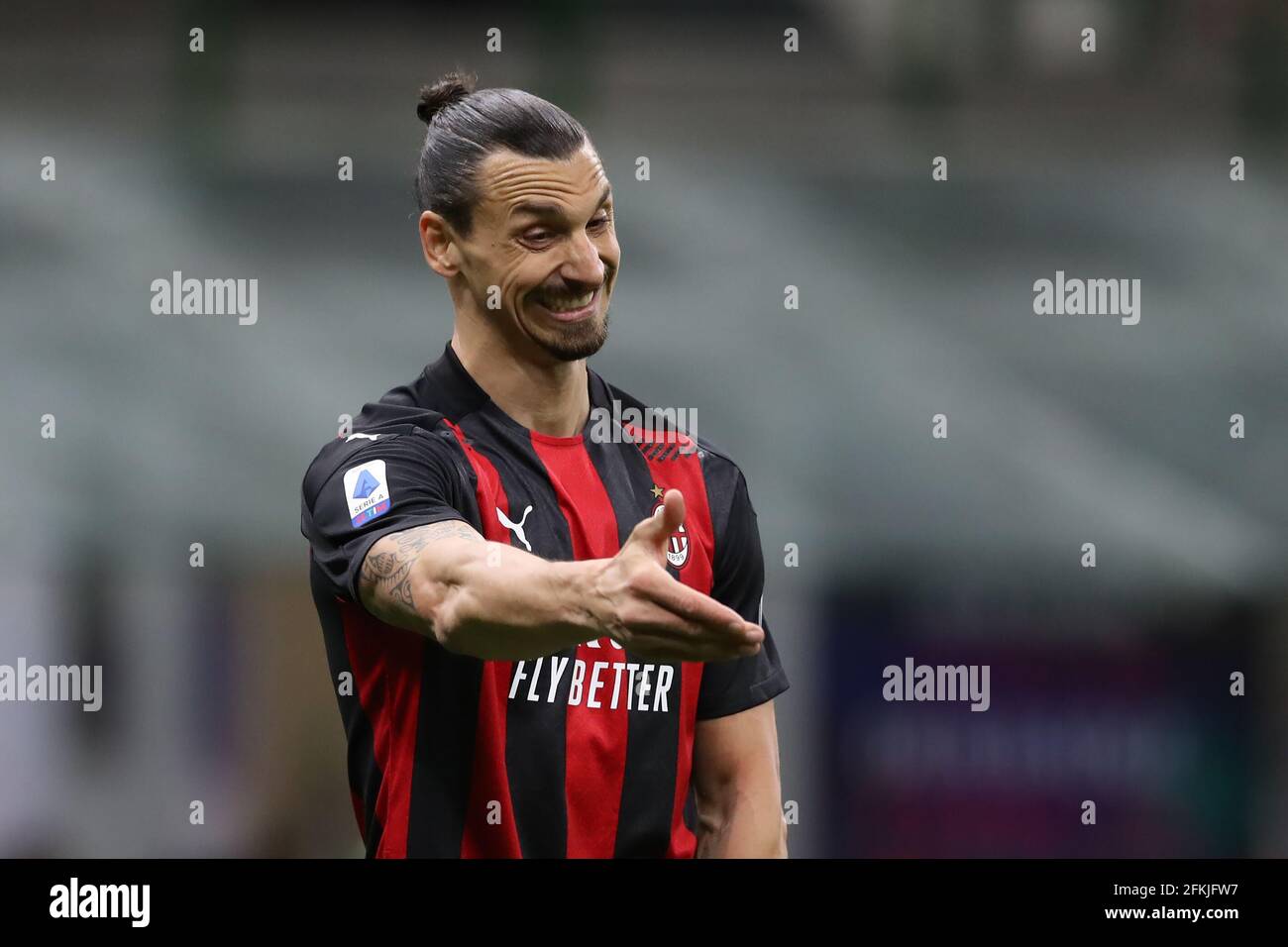 Mailand, Italien, 1. Mai 2021. Zlatan Ibrahimovic vom AC Mailand reagiert während des Serie-A-Spiels bei Giuseppe Meazza, Mailand. Bildnachweis sollte lauten: Jonathan Moscrop / Sportimage Kredit: Sportimage/Alamy Live News Stockfoto