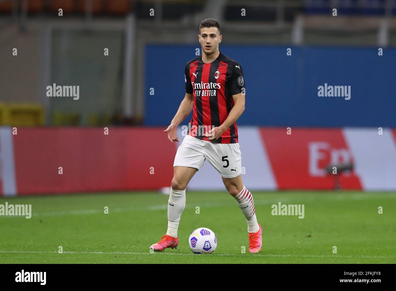 Mailand, Italien, 1. Mai 2021. Diogo Dalot von AC Mailand während der Serie A Spiel bei Giuseppe Meazza, Mailand. Bildnachweis sollte lauten: Jonathan Moscrop / Sportimage Kredit: Sportimage/Alamy Live News Stockfoto