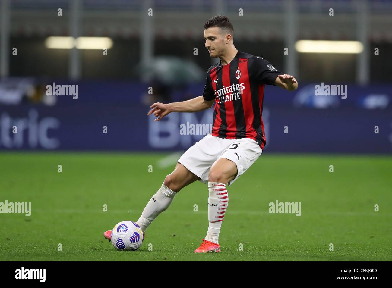 Mailand, Italien, 1. Mai 2021. Diogo Dalot von AC Mailand während der Serie A Spiel bei Giuseppe Meazza, Mailand. Bildnachweis sollte lauten: Jonathan Moscrop / Sportimage Kredit: Sportimage/Alamy Live News Stockfoto