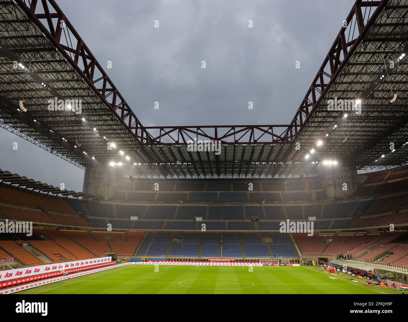 Blick auf das Stadion während der Serie A 2020/21 Fußball Spiel zwischen AC Milan gegen Benevento Calcio bei Giuseppe Meazza St/LM Stockfoto