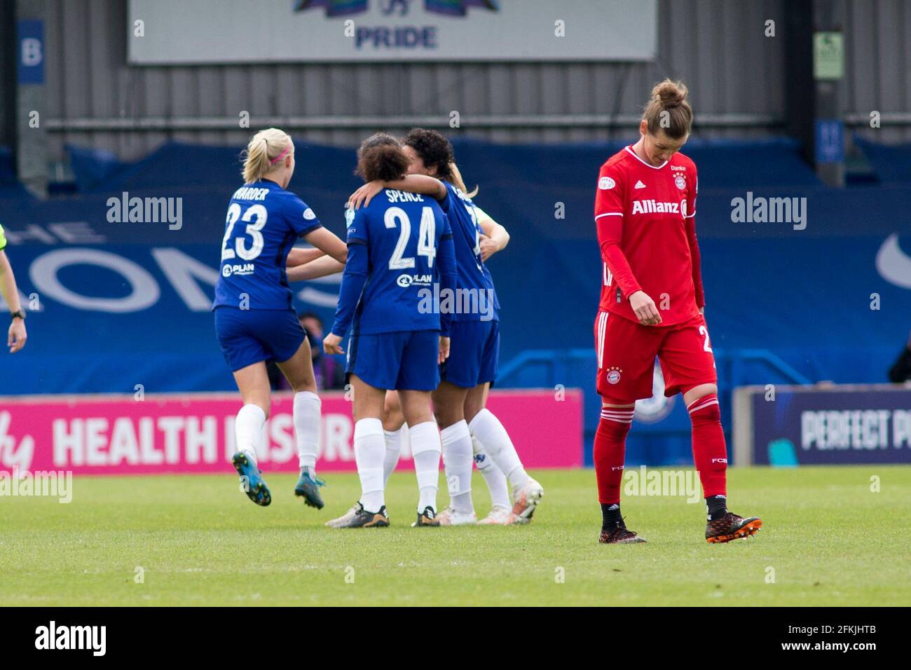 LONDON, GROSSBRITANNIEN. 2. MAI: Der FC Chelsea feiert nach dem Sieg während der UEFA Women’s Champions League 2020-21 zwischen dem FC Chelsea und Bayern München auf Kingsmeadow. Quelle: Federico Guerra Morán/Alamy Live News Stockfoto