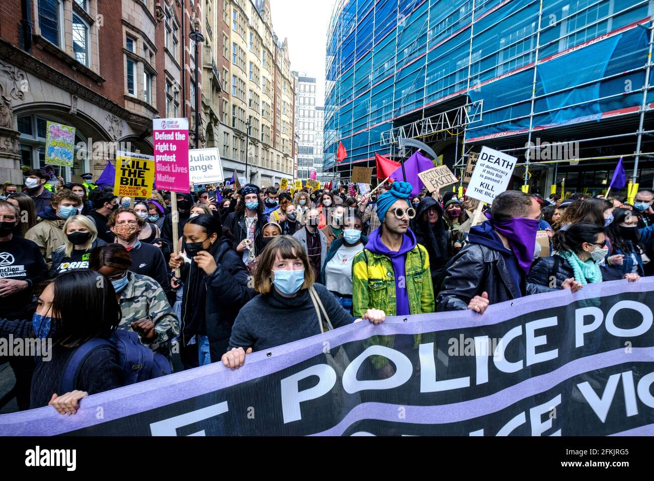 Kill the Bill May Day Protest and Demonstration London, 1. Mai 2021. Tausende marschierten vom Trafalgar Square aus durch und protestierten gegen neu vorgeschlagene Polizei-, Verbrechen-, Verurteilungs- und Gerichtsrechnungen, die die Meinungs- und Versammlungsfreiheit nahmen. Stockfoto