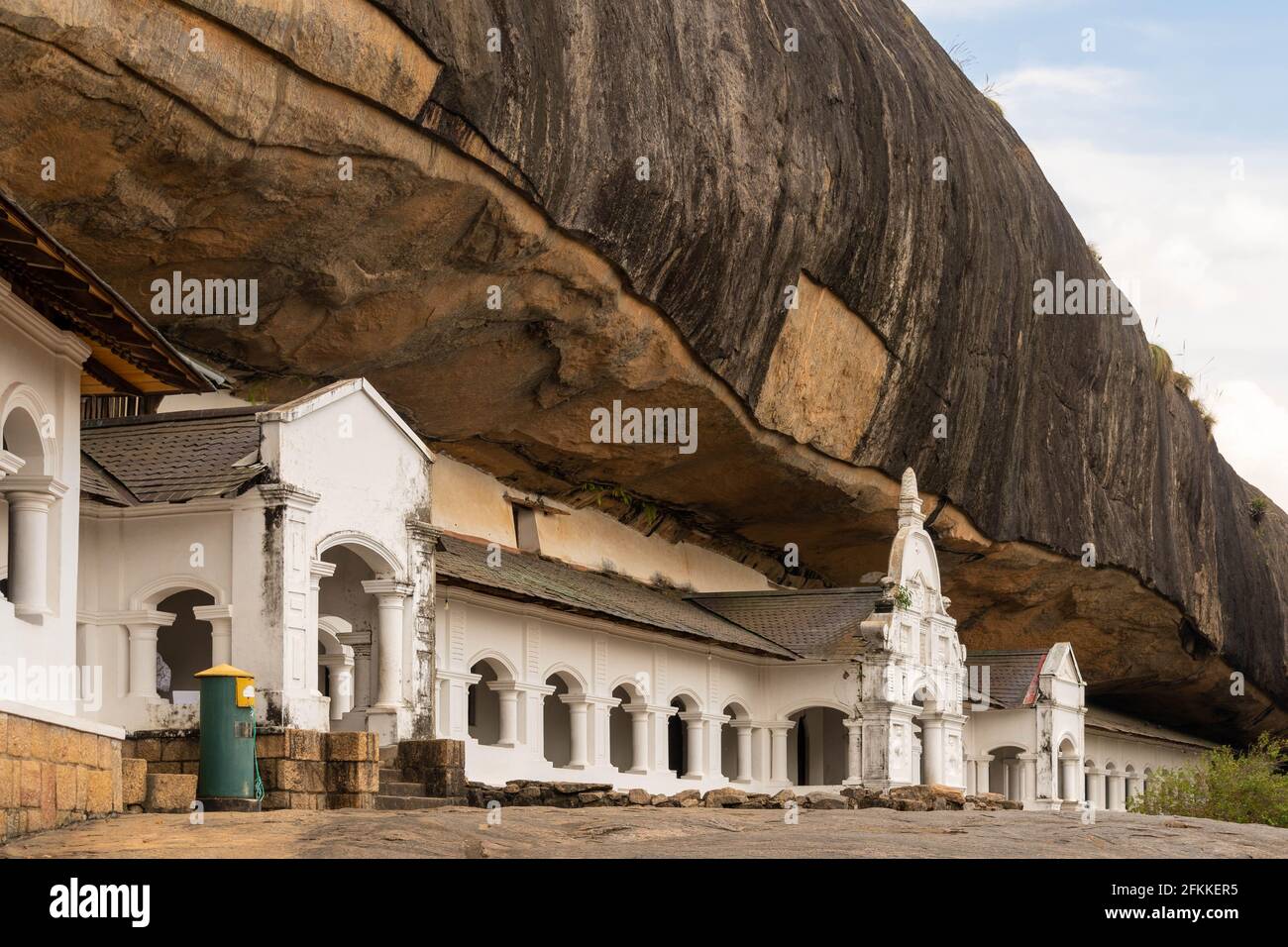 Höhlentempel und goldener Tempel von Dambulla Stockfoto