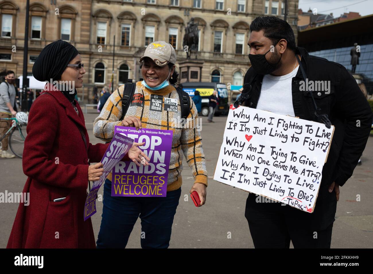 Stop Dawn Razzien - Demonstration zur Unterstützung von Flüchtlingen und Asylbewerbern, auf dem George Square, Glasgow, Schottland, Am 1. Mai 2021. Stockfoto