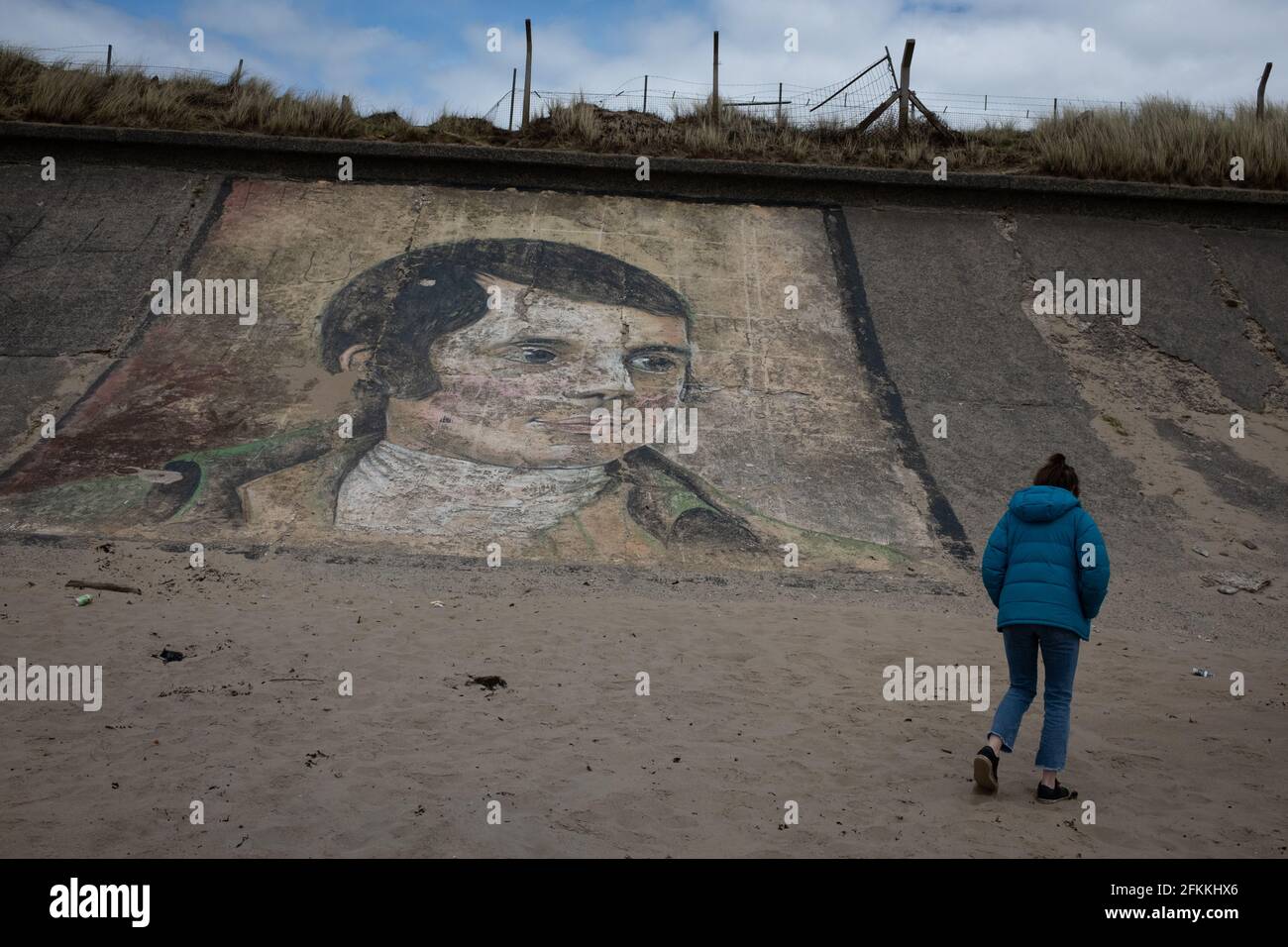Porträt des schottischen Dichters Robert Burns, gemalt auf einer Betonwand am Strand von Ardeer, in Ardeer, Schottland, am 2. Mai 2021. Stockfoto