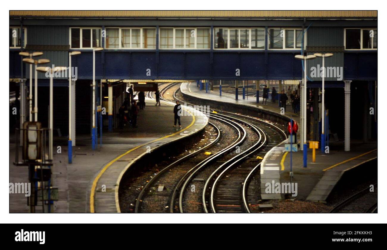 South West Rail Strike ... nur sehr wenige Züge fuhren durch Clapham Junction normalerweise ein Zentrum der Aktivität.pic David Sandison 7/1/02 Stockfoto