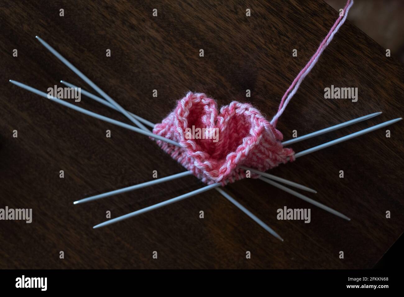 Charity, Pflege und Liebe Konzept. Gemütliche Postkarte zum Valentinstag. Stockfoto