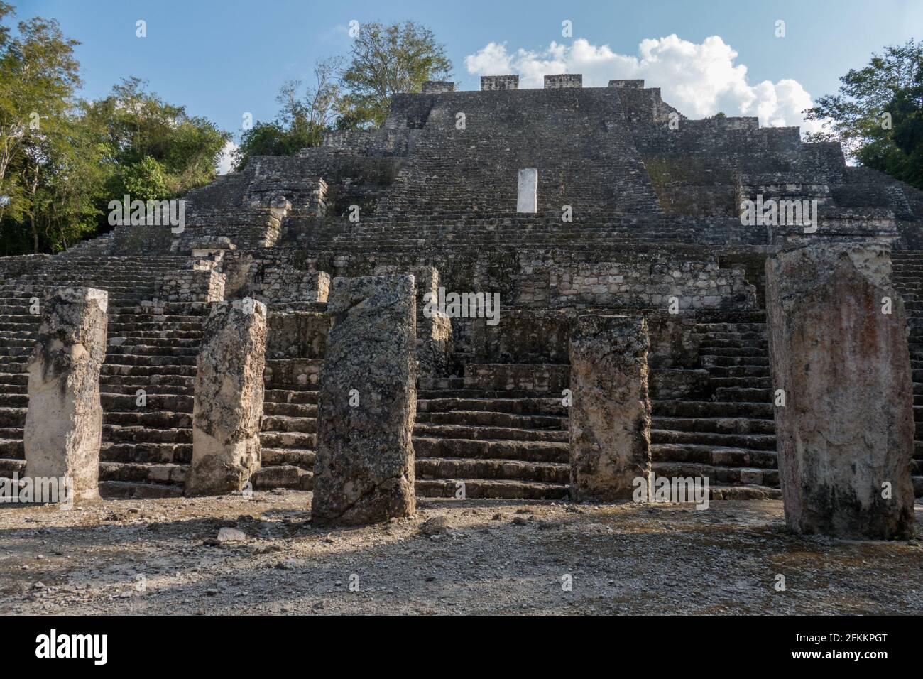Calakmul fue habitada entre el año 500 antes de Cristo y hasta el 1000 de nuestra era. SE han localizado 525 sitios Arqueológicos con 62150 estructura Stockfoto