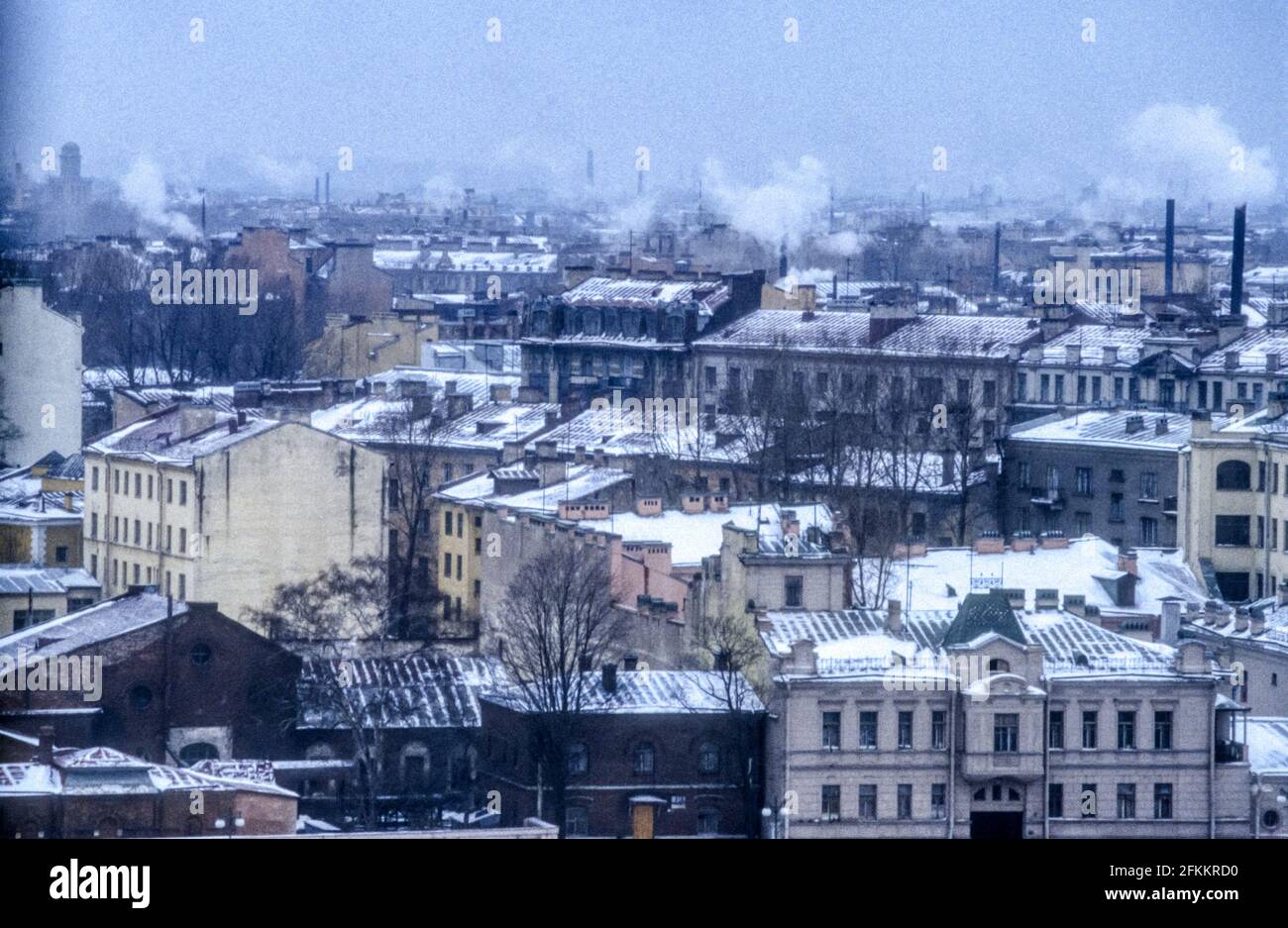 1990 Archivfoto der Skyline von Leningrad im Winter. Stockfoto