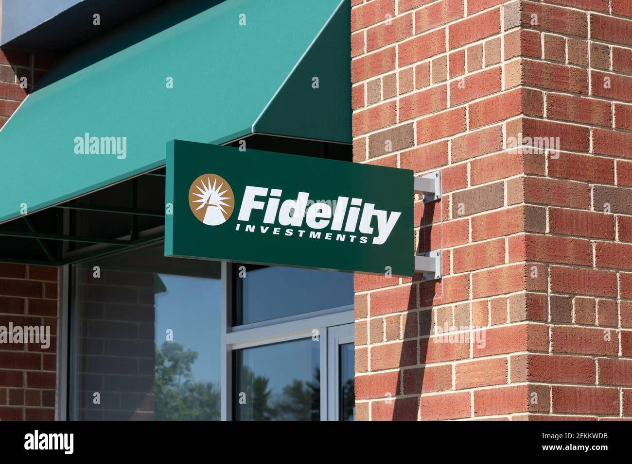 Carmel - ca. Mai 2021: Fidelity Investments Niederlassung. Fidelity Investments betreibt eine Maklerfirma und verwaltet eine große Familie von Investmentfonds. Stockfoto