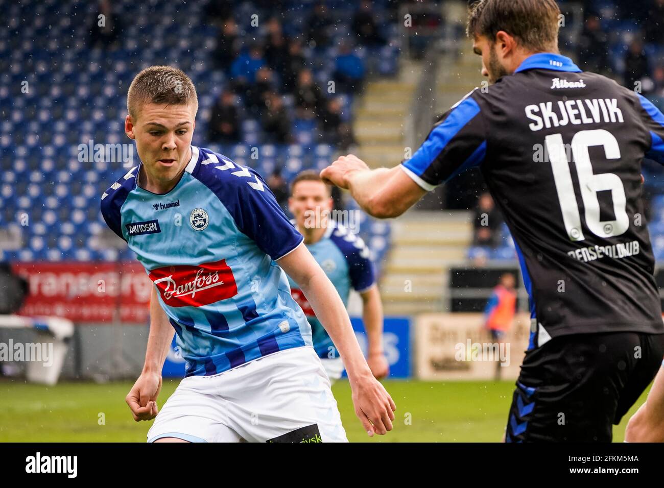 Haderslev, Dänemark. Mai 2021. Emil Holm (3) aus Soenderjyske, der während des 3F-Superliga-Spiels zwischen Soenderjyske und Odense Boldklub im Sydbank Park in Haderslev gesehen wurde. (Foto: Gonzales Photo/Alamy Live News Stockfoto