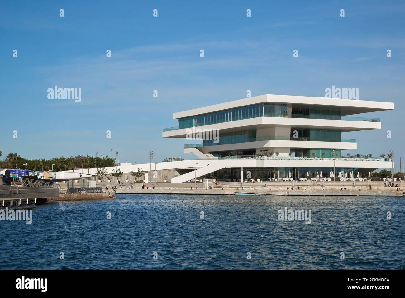 America s Cup Pavilion Velles e Vents oder Sails Winds im Hafen von Valencia, entworfen von David Chipperfield Architekt. Emblematischer Ort der Feierlichkeiten Stockfoto