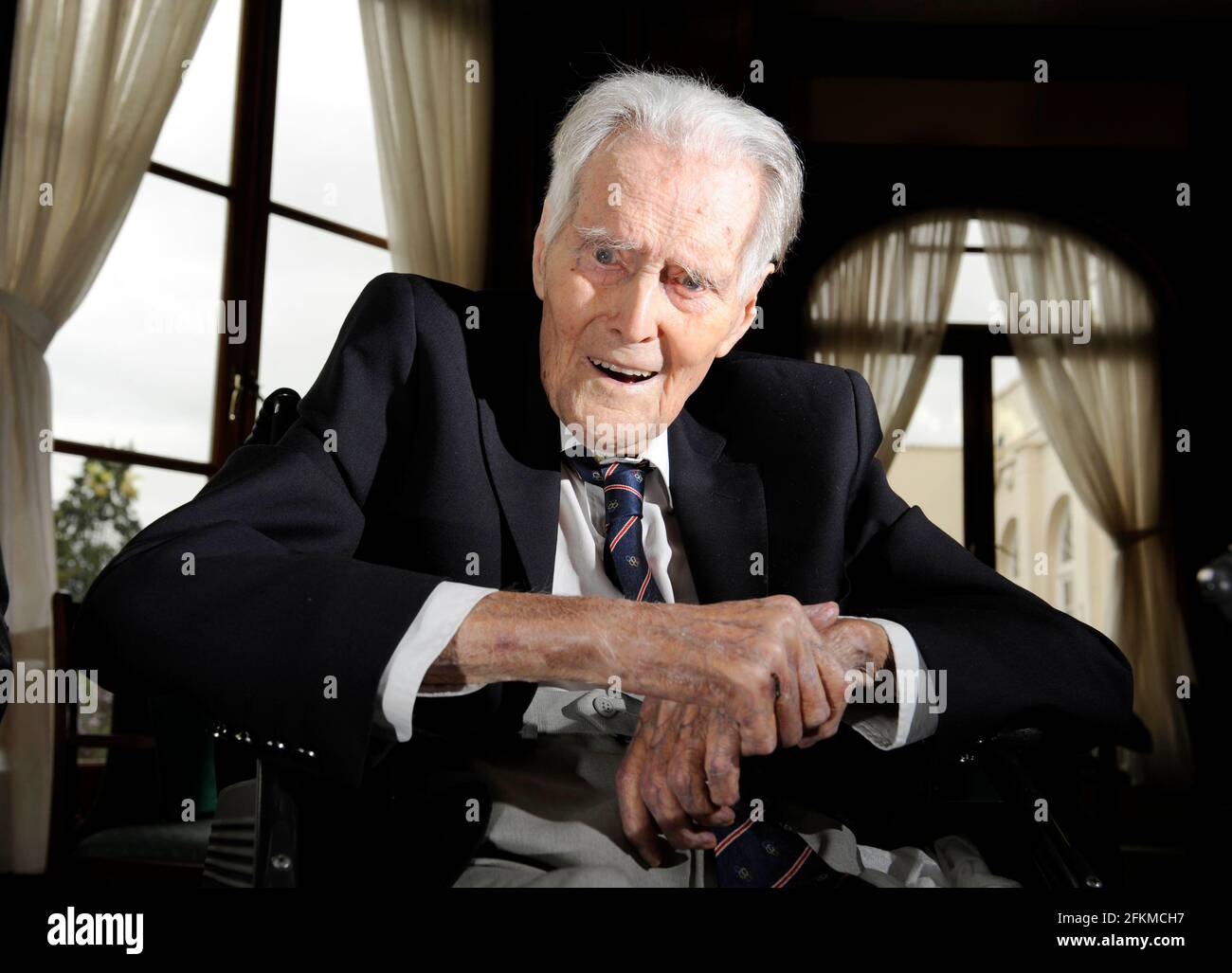 GODFREY RAMPLING, DER BEI DEN OLYMPISCHEN SPIELEN 1936 IN BERLIN IM 400 + 100 RELAY EINE GOLDMEDAILLE ERHIELT, WIRD AM 14. MAI 100 SEIN. 5/5/09 BILD DAVID ASHDOWN Stockfoto