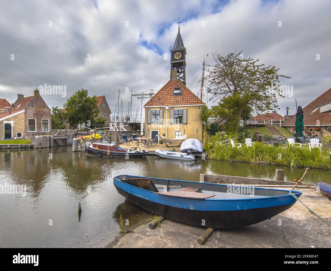 Dorfszene in der Stadt Hindeloopen, Friesland, Niederlande Stockfoto