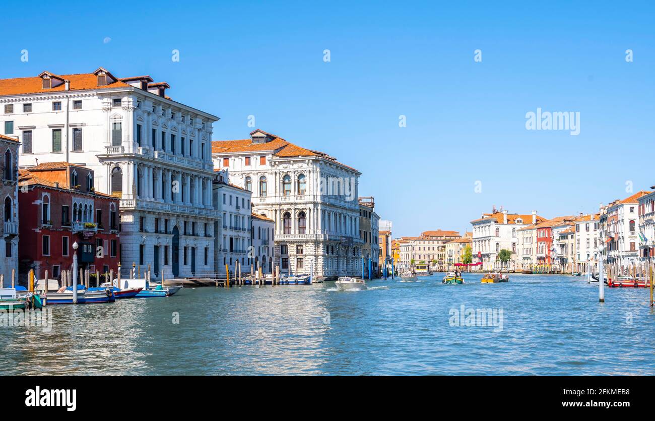 Canal Grande, Palazzo Dona und Palast Ca' Pesaro, Venedig, Venetien, Italien Stockfoto