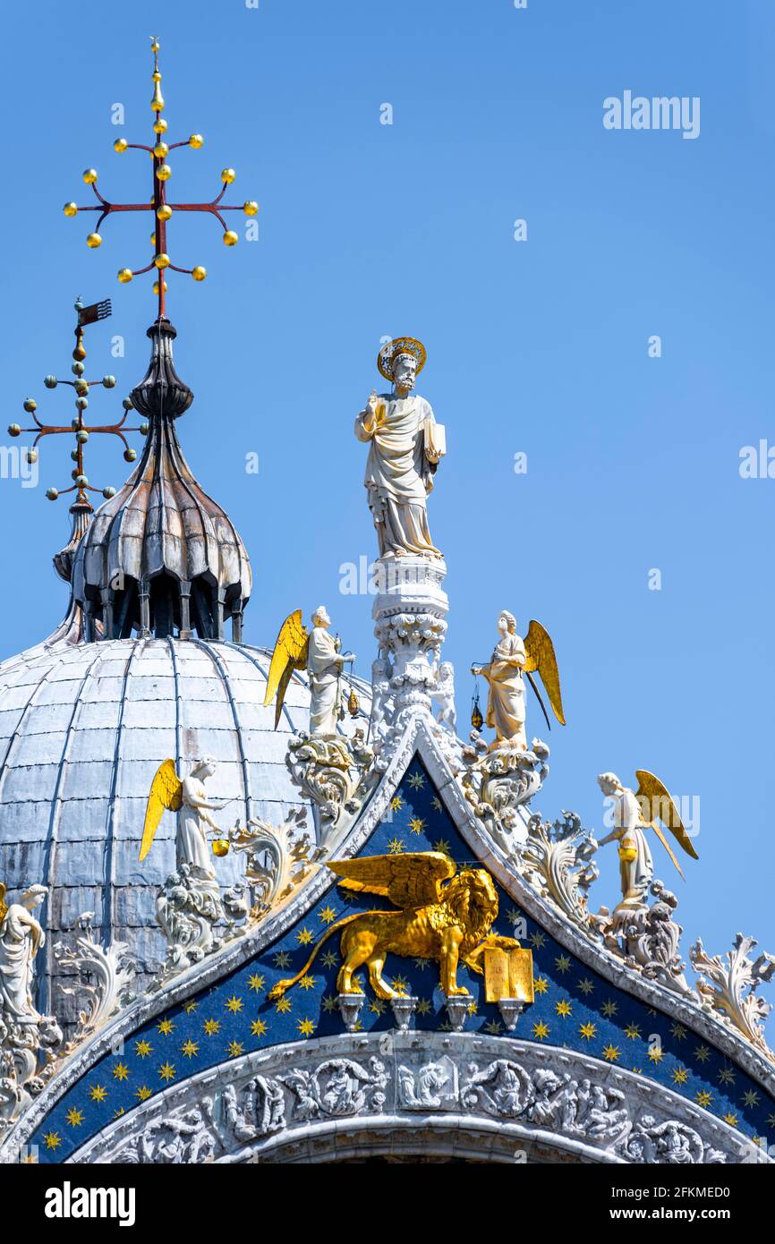 Fassade und Kuppel der Markusdom, San Marco, Venedig, Venetien, Italien Stockfoto