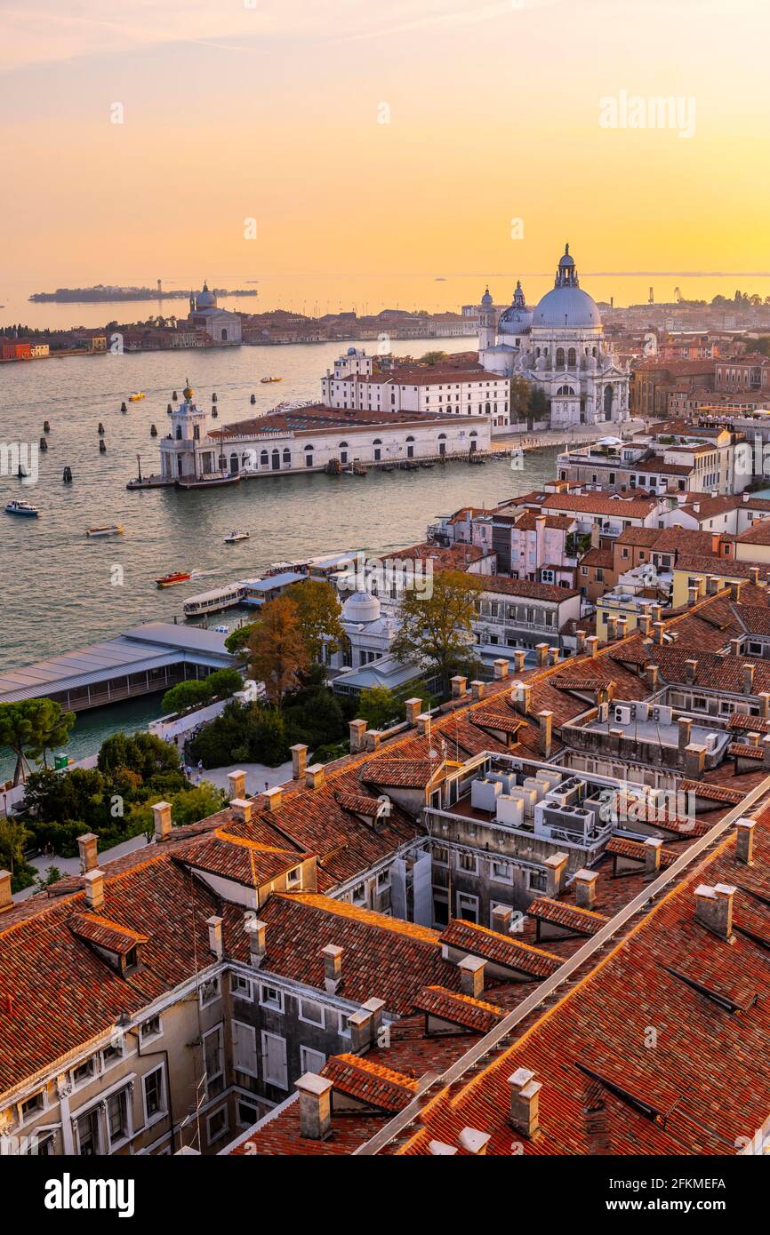 Abendstimmung, Sonnenuntergang am Canale Grande, Basilika Santa Maria della Salute, Venedig, Region Venetien, Italien Stockfoto