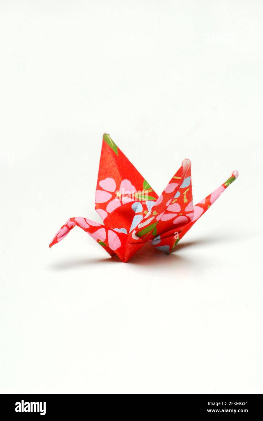 Origami-Kran, Origami, japanische Papierfaltkunst, Papierkunst,  freistehend, Objekt Stockfotografie - Alamy