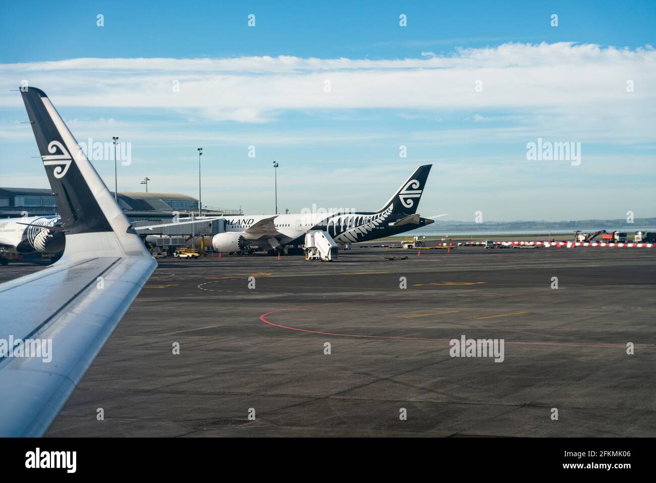Auckland Neuseeland - April 23 2021; Air New Zealand Flugzeuge am Flughafen Auckland Flugzeug Flügel und Tali mit charistischem 1company Logo Stockfoto