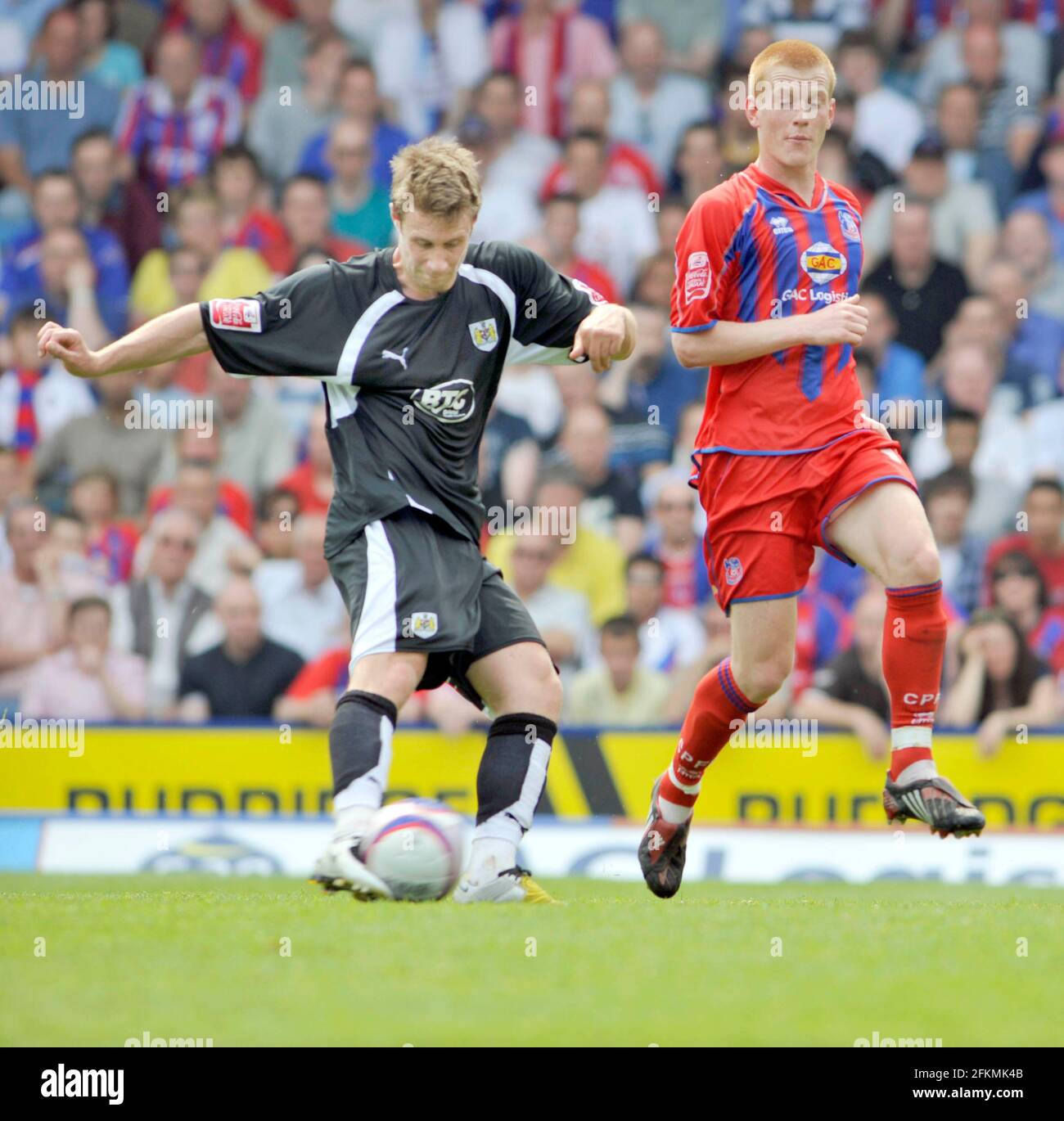 SPIELEN SIE DIE 1. ETAPPE CRYSTAL PALACE V BRISTOL CITY. DAVID NOBLE ERZIELT DAS 2. TOR NACH BEN WESTON.10/52008. BILD DAVID ASHDOWN Stockfoto