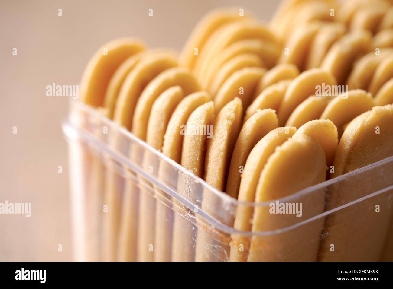 kue Lidah Kucing oder katte tong Keks. islamische Kekse Keks für eid mubarak Tradition Stockfoto