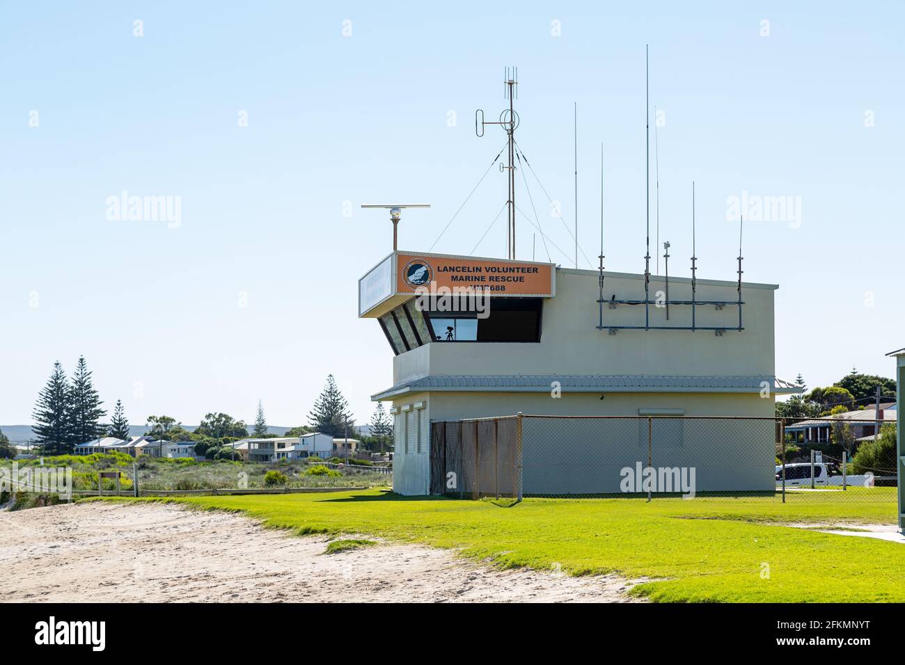 Lancelin, Western Australia - 1. Mai 2021: Lancelin Volunteer Marine Rescue Building am Meer Stockfoto Lancelin, Western Australia - 1. Mai 2021: Lancelin Volunteer Marine Rescue Building am Meer Stockfoto