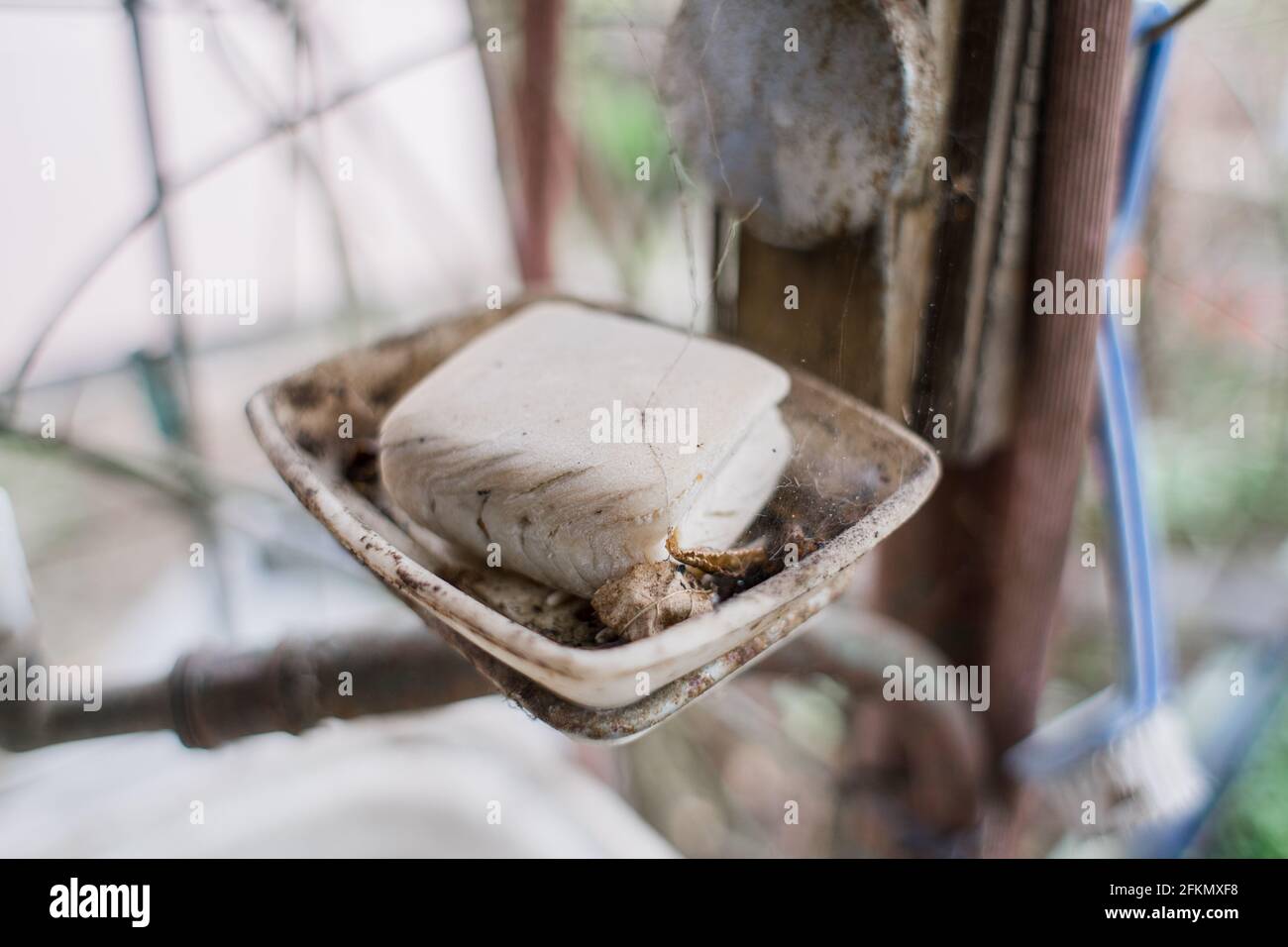 Eine alte Seifenschale mit Seife in Tschernobyl Stockfotografie - Alamy