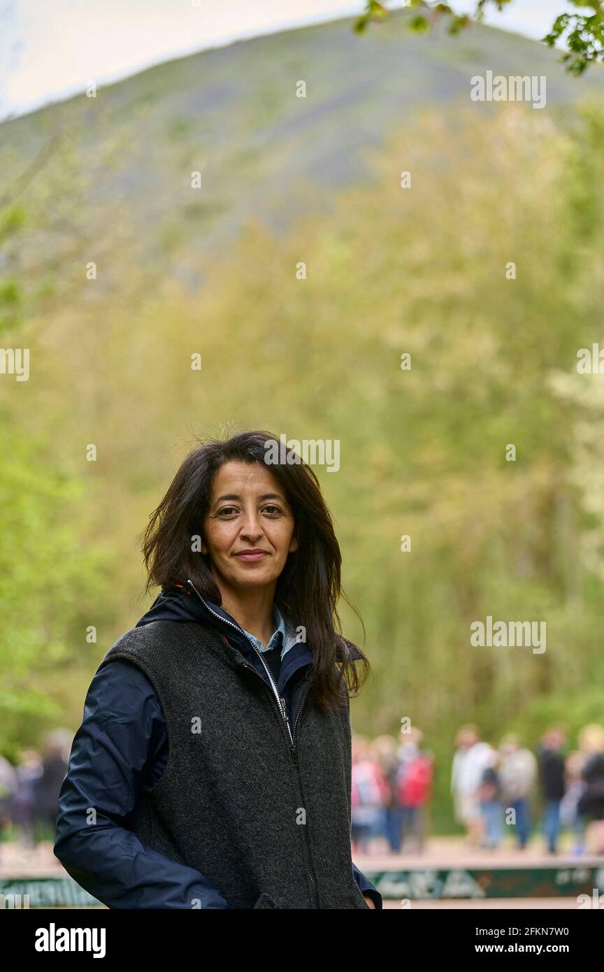 Karima Delli, Leiterin der Gewerkschaftsliste der Linken für die Regionalwahlen im Hauts de France, vor einem der Schlackenhaufen der Grube Nr. 11 - 19, Loos en Gohelle, Frankreich am 02. Mai 2021. Foto von Blanquart C/ANDBZ/ABACAPRESS.COM Stockfoto