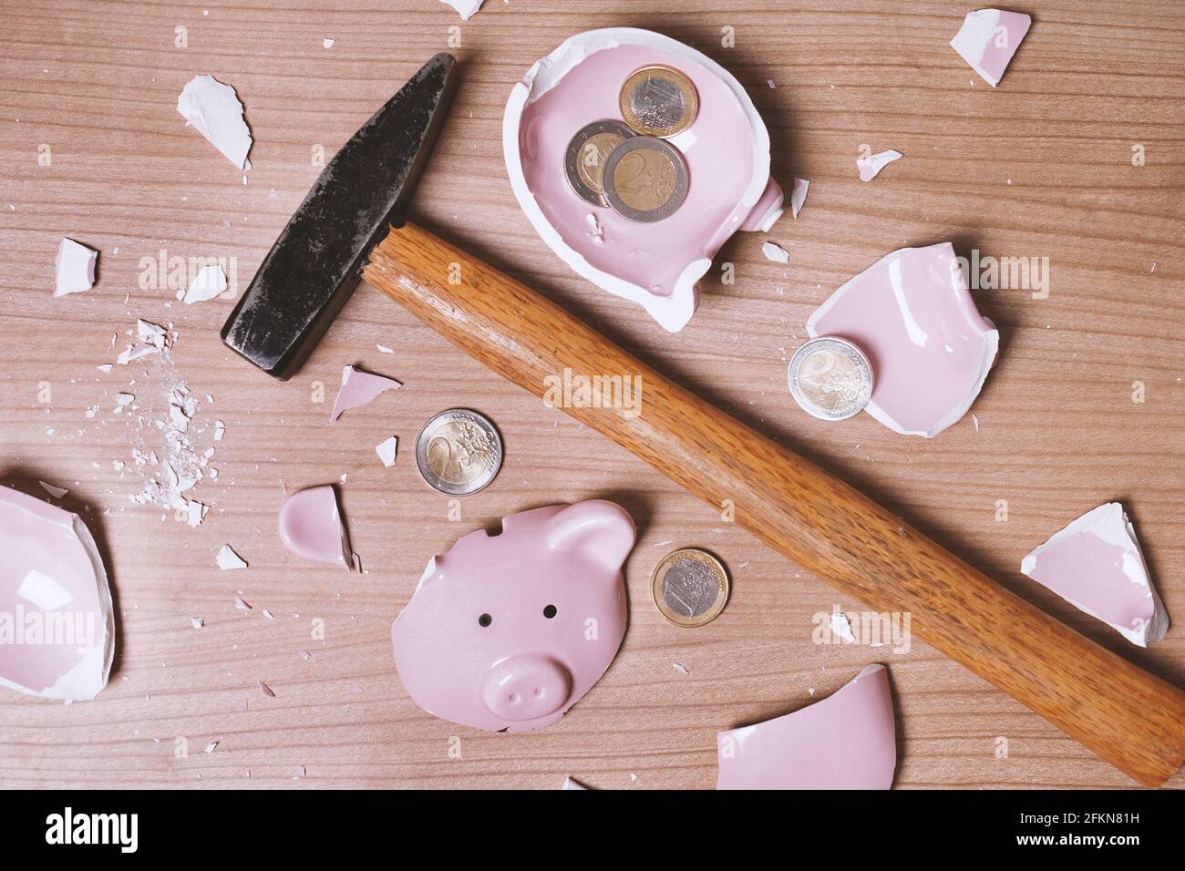 Mit Hammer Zerschlagen Stockfotos Und Bilder Kaufen Alamy