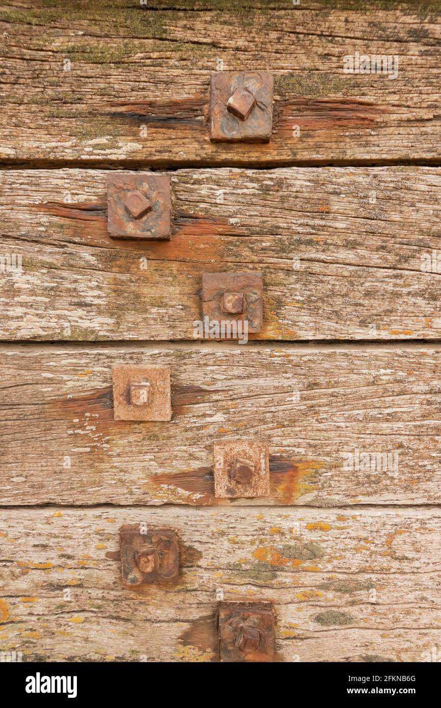 Detail der rustikalen Verteidigung und Groynes am Crosby Beach Merseyside Stockfoto